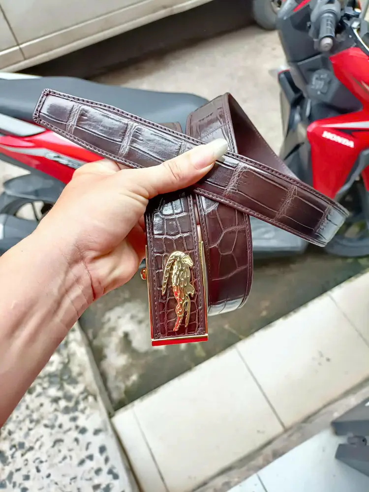 Bụng may viền khóa độc